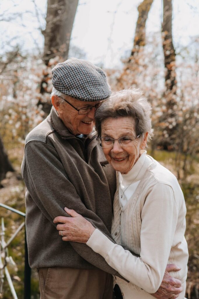 Opa en oma tijdens familie fotoshoot